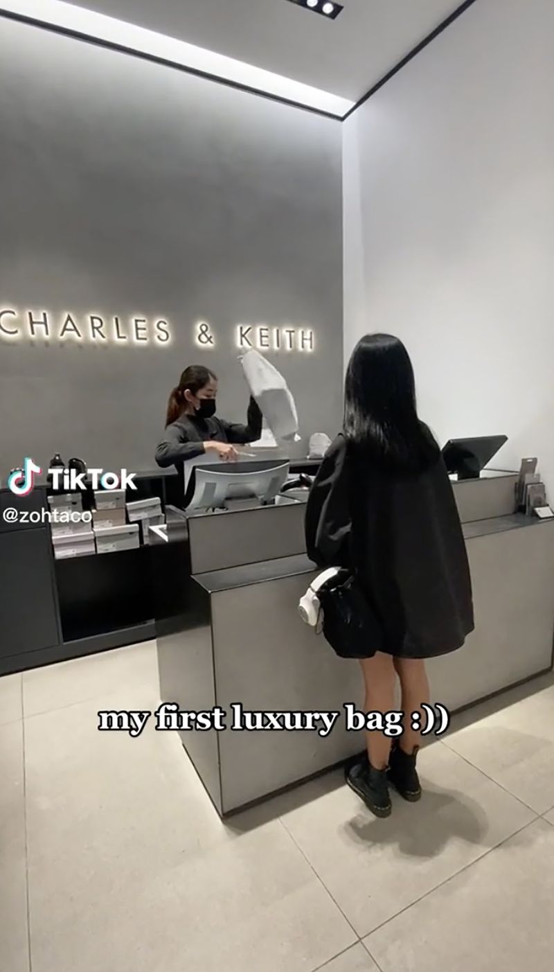 2.jpg 아버지가 선물한 60달러짜리 가방 '명품'이라고 말한 10대 소녀